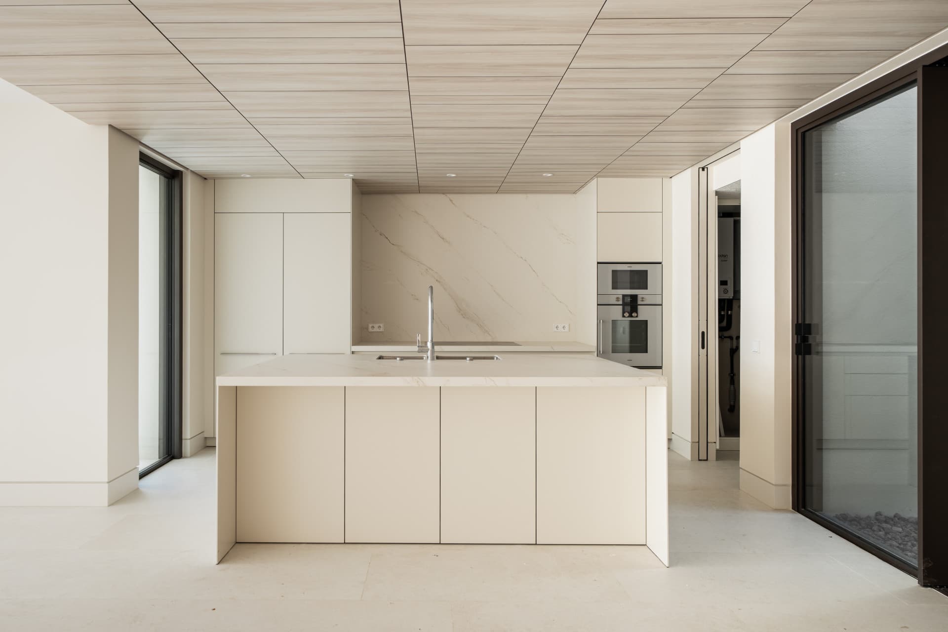 UNO — Penthouse 03