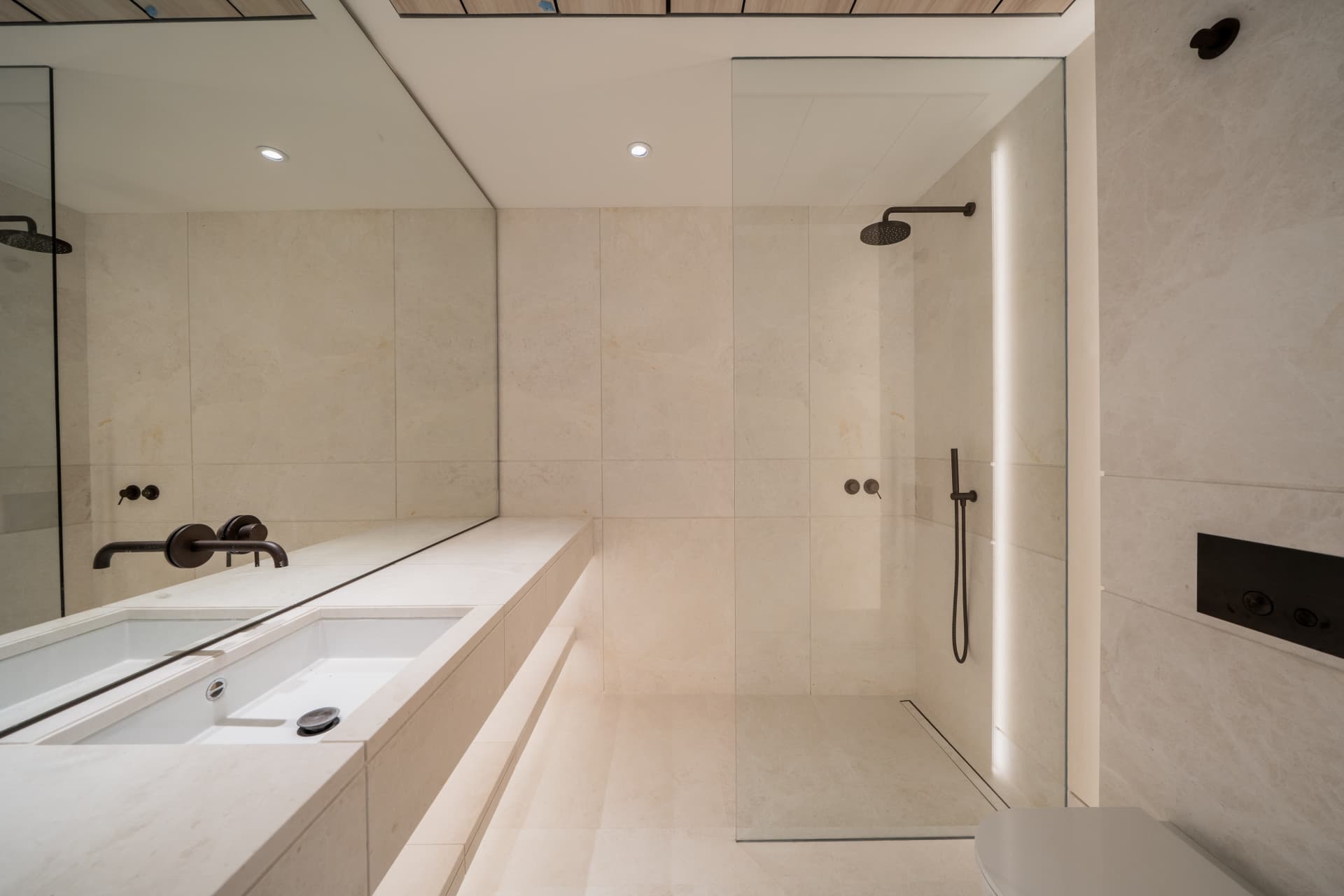 UNO — Penthouse 03